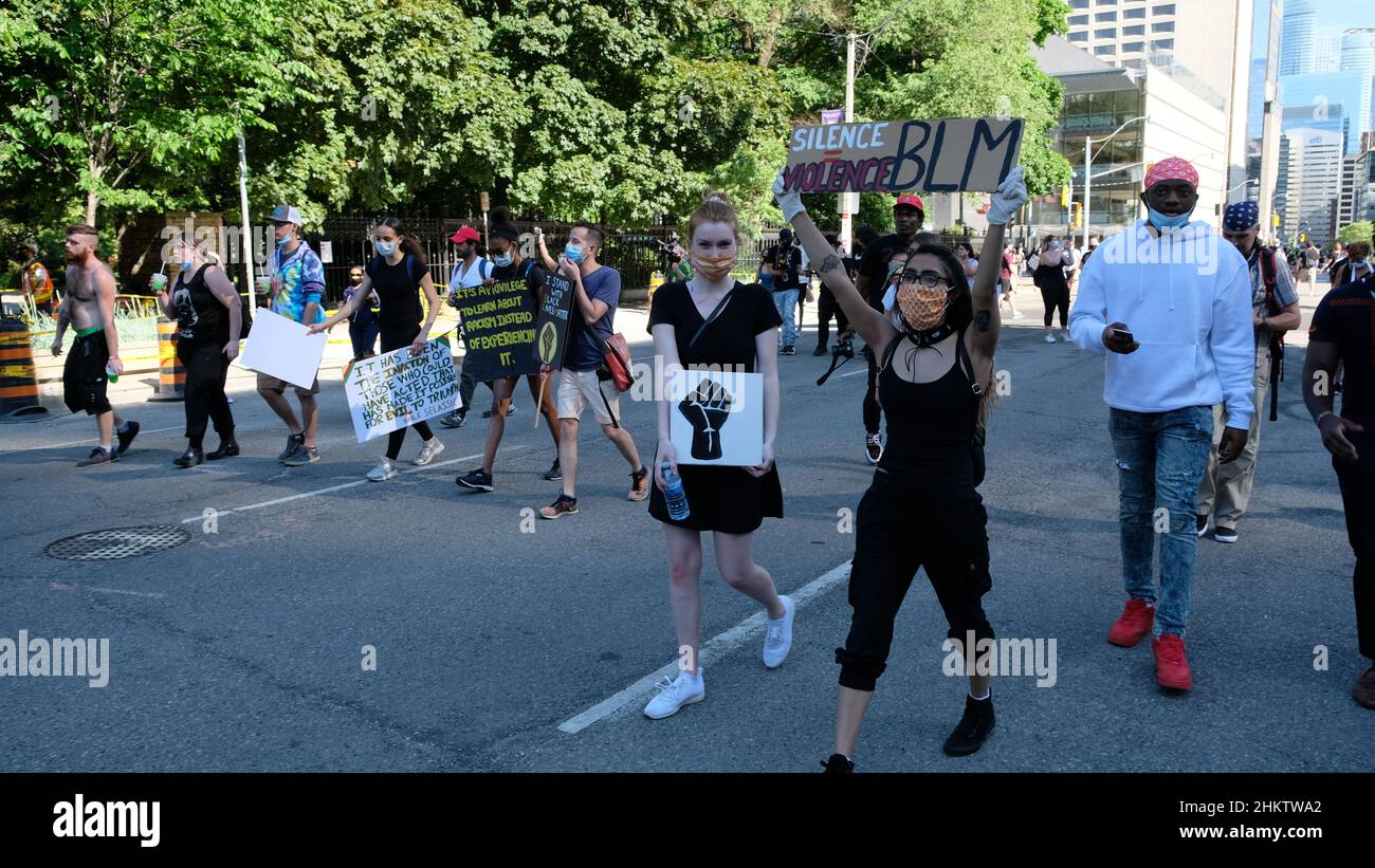 Rassemblement de protestation pacifique plaidant pour Black Lives Matter et la justice sociale Banque D'Images