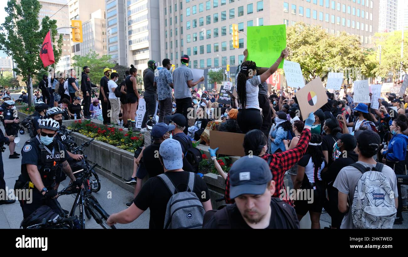 Rassemblement de protestation pacifique plaidant pour Black Lives Matter et la justice sociale Banque D'Images