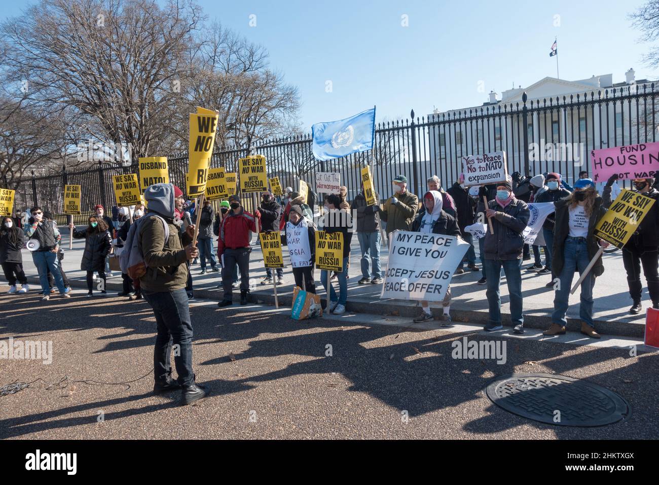 Les manifestants protestent devant la Maison Blanche contre ce qu'ils disent est l'agression de l'OTAN et des États-Unis contre la Russie au sujet de l'Ukraine, qui, selon eux, conduira à une guerre fondée sur des mensonges.fév5, 2022 Banque D'Images