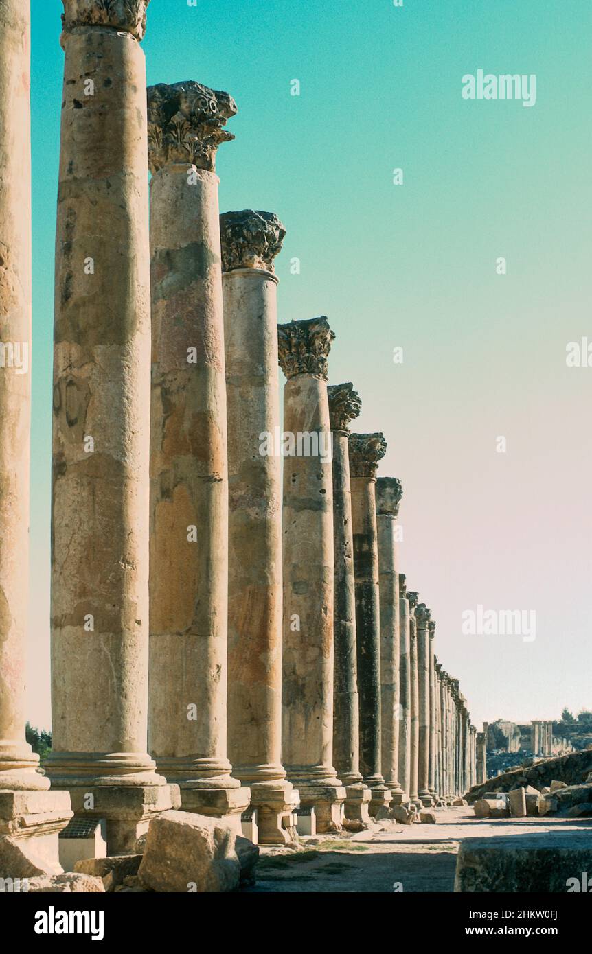 Colonnes romaines à Jerash, Jordanie (1985) Banque D'Images
