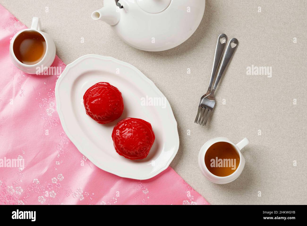 Gâteau rouge à la tortue (Ang Ku Kueh ou Kue Ku) la célèbre pâtisserie chinoise de bonne réputation pour la longévité, bonne fortune, et la prospérité dans tous les festivals chinois an Banque D'Images