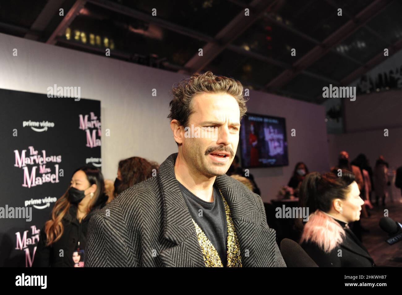 La merveilleuse soirée de patinage de Mme Maisel à Bryant Park, New York, le 5 février 2022 avec Rachel Brosnahan, Alex Borstein, Michael Zegen, photos de Nadja Sayej Banque D'Images