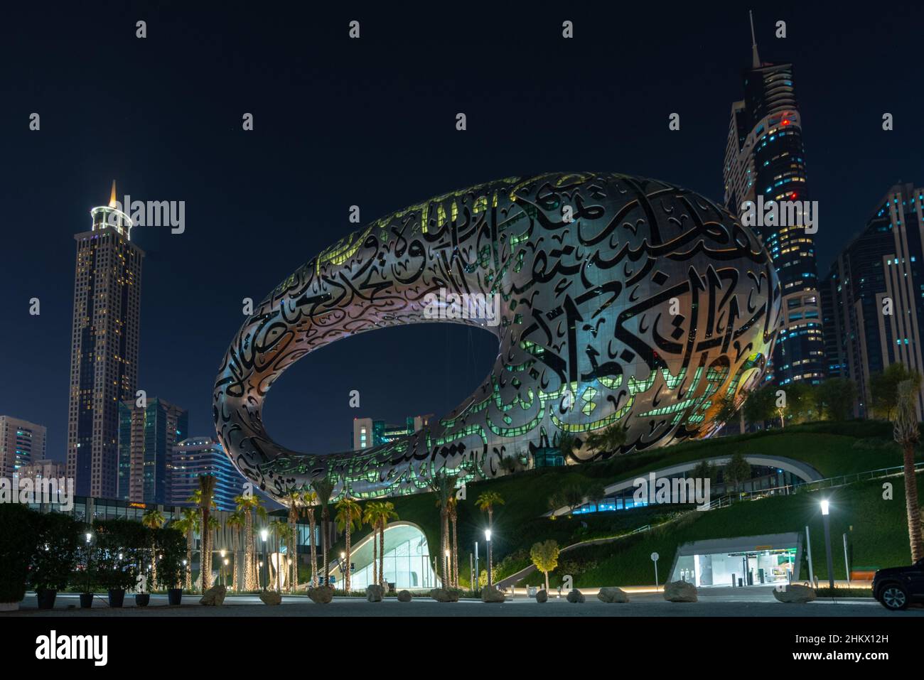 Musée du futur de Dubaï dans la nuit Banque D'Images