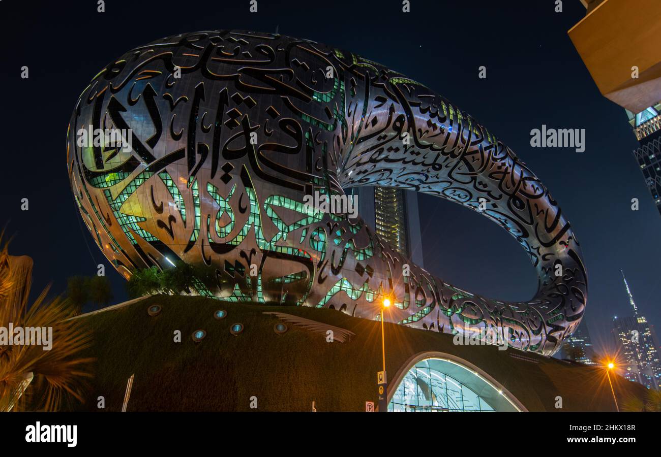 Musée du futur de Dubaï la nuit Banque D'Images
