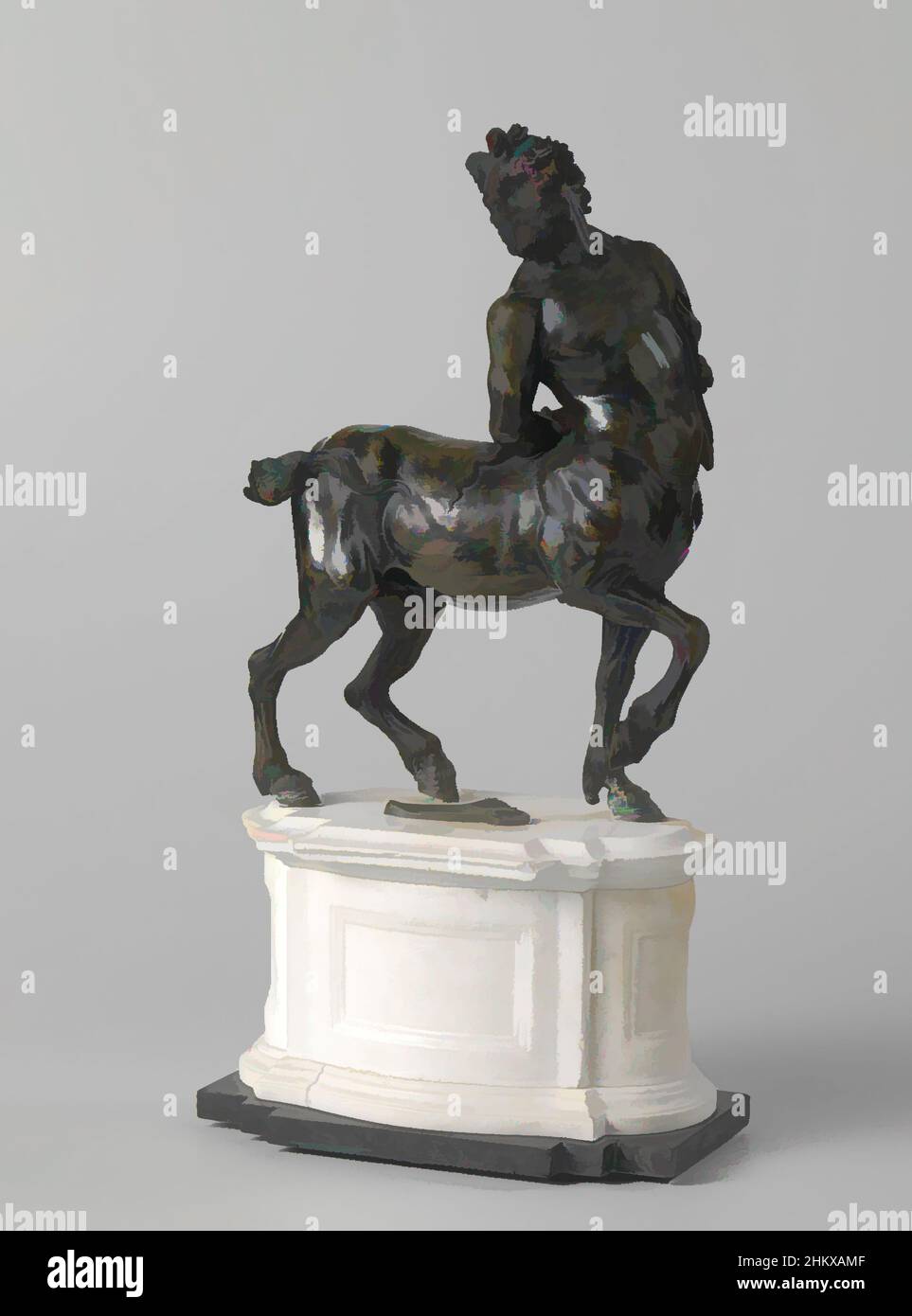 Art inspiré par Un jeune et un ancien Centaur, le Vieux Centaur marche à un rythme de marche avec la jambe avant droite relevée et les poignets attachés derrière son dos. Il tourne son corps supérieur avec sa tête au-dessus de l'épaule droite et projette son regard vers l'arrière. La tête montre des cheveux bouclés, une barbe et, les œuvres classiques modernisées par Artotop avec une touche de modernité. Formes, couleur et valeur, impact visuel accrocheur sur l'art émotions par la liberté d'œuvres d'art d'une manière contemporaine. Un message intemporel qui cherche une nouvelle direction créative. Artistes qui se tournent vers le support numérique et créent le NFT Artotop Banque D'Images