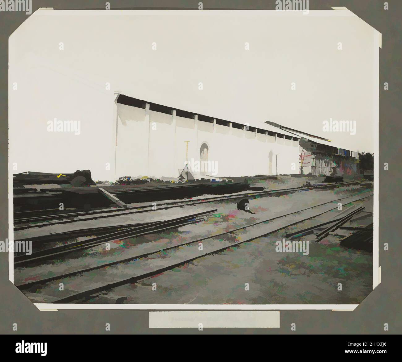 Art inspiré par Goedang/atelier. (Août 1926.), Construction du hangar et atelier à l'usine, août 1926. Partie de l'album photo avec des photos de la construction de l'usine de sucre à Goenoengsari sur l'est de Java par les Handels Vereniging Amsterdam 1926-1927., Oost-Java, août-1926, oeuvres classiques modernisées par Artotop avec un peu de modernité. Formes, couleur et valeur, impact visuel accrocheur sur l'art émotions par la liberté d'œuvres d'art d'une manière contemporaine. Un message intemporel qui cherche une nouvelle direction créative. Artistes qui se tournent vers le support numérique et créent le NFT Artotop Banque D'Images