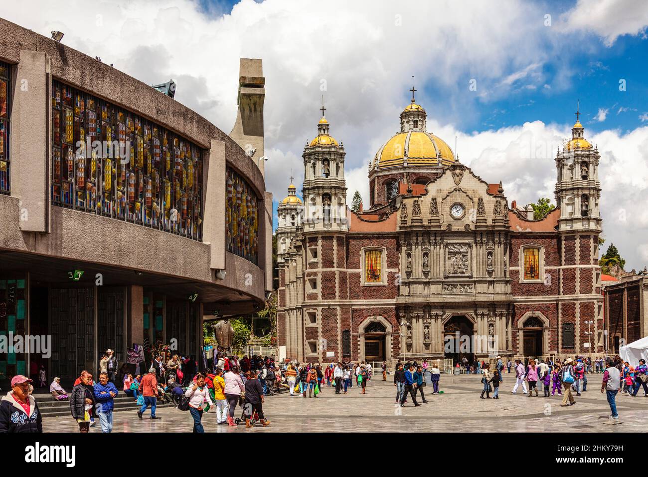 La nwe et l'ancienne basilique notre-Dame de Guadalupe, Mexico.Amérique du Nord Banque D'Images
