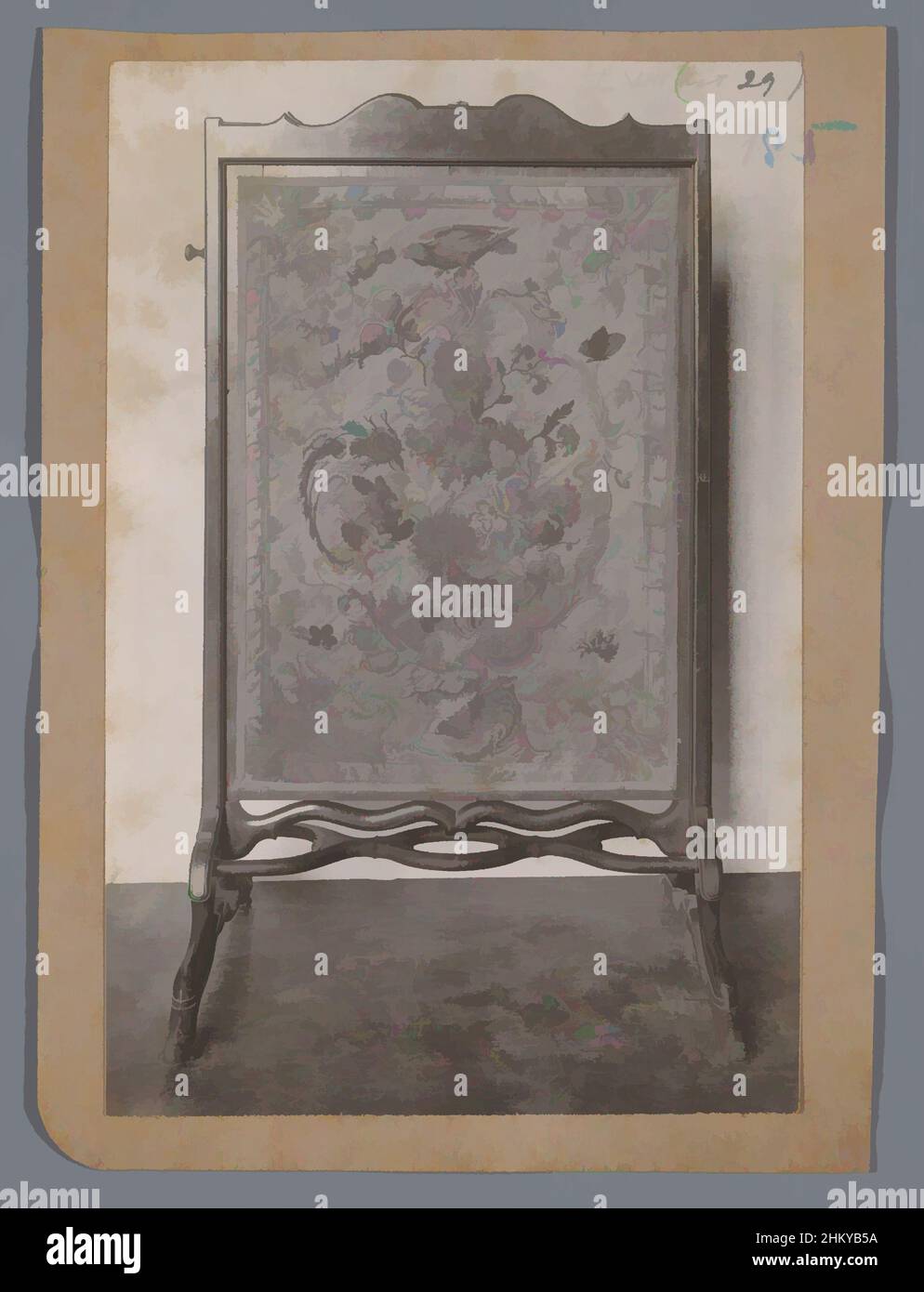 Art inspiré par le feu écran décoré de fleurs et d'oiseaux (vraisemblablement) dans le Rijksmuseum à Amsterdam, Rijksmuseum Amsterdam, c. 1875 - c. 1900, support photographique, hauteur 150 mm × largeur 100 mm, oeuvres classiques modernisées par Artotop avec une touche de modernité. Formes, couleur et valeur, impact visuel accrocheur sur l'art émotions par la liberté d'œuvres d'art d'une manière contemporaine. Un message intemporel qui cherche une nouvelle direction créative. Artistes qui se tournent vers le support numérique et créent le NFT Artotop Banque D'Images