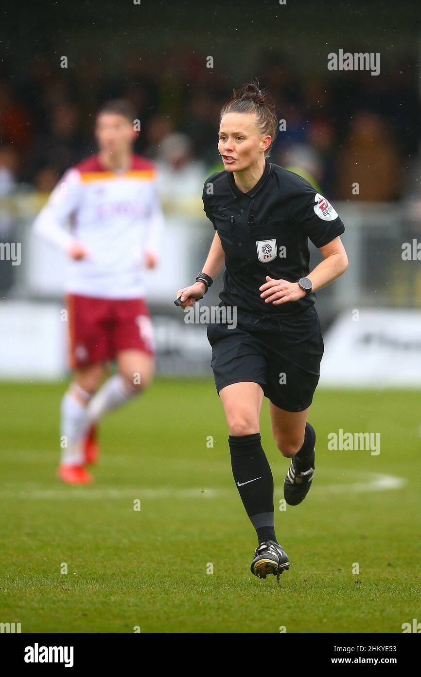 Envirovent Stadium, Harrogate, Angleterre - 5th février 2022 Referee Rebecca Welch - pendant le jeu Harrogate v Bradford City, EFL League 2, 2021/22, au Envirovent Stadium, Harrogate, Angleterre - 5th février 2022 crédit: Arthur Haigh/WhiteRosePhotos/Alamy Live News Banque D'Images