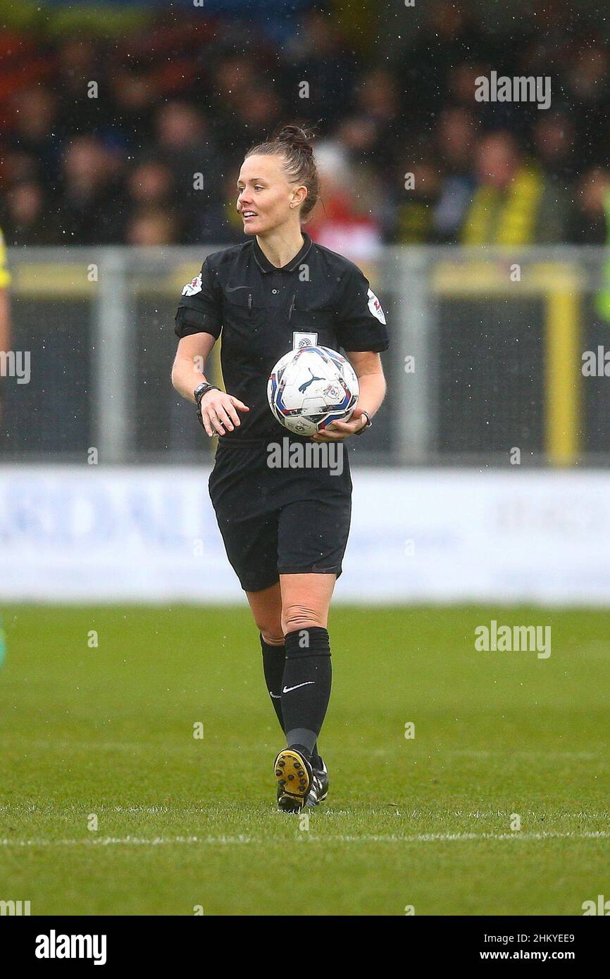 Envirovent Stadium, Harrogate, Angleterre - 5th février 2022 Referee Rebecca Welch - pendant le jeu Harrogate v Bradford City, EFL League 2, 2021/22, au Envirovent Stadium, Harrogate, Angleterre - 5th février 2022 crédit: Arthur Haigh/WhiteRosePhotos/Alamy Live News Banque D'Images