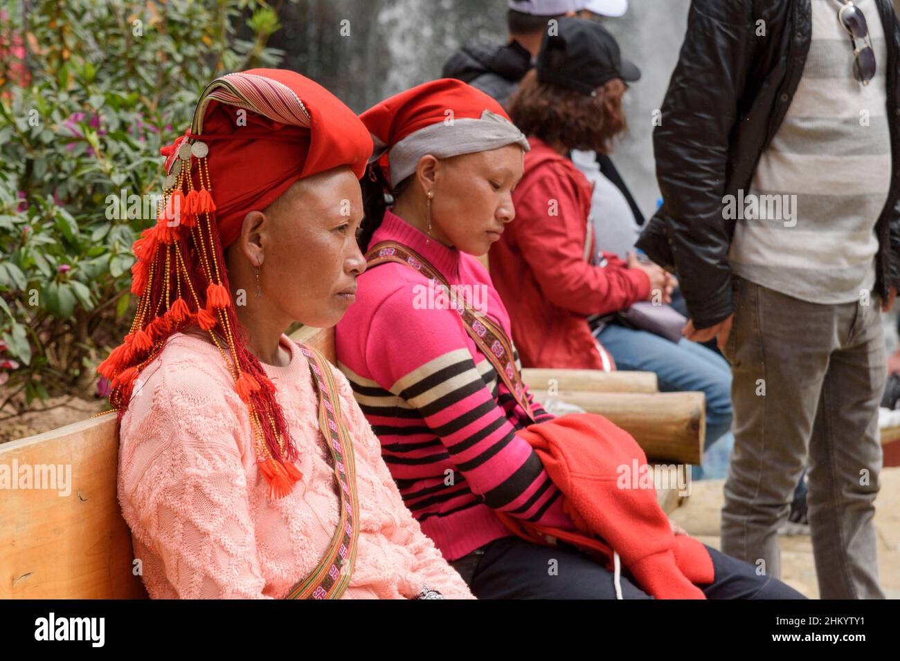 Traditional costumes of the red dao tribe vietnam Banque de photographies  et d'images à haute résolution - Alamy