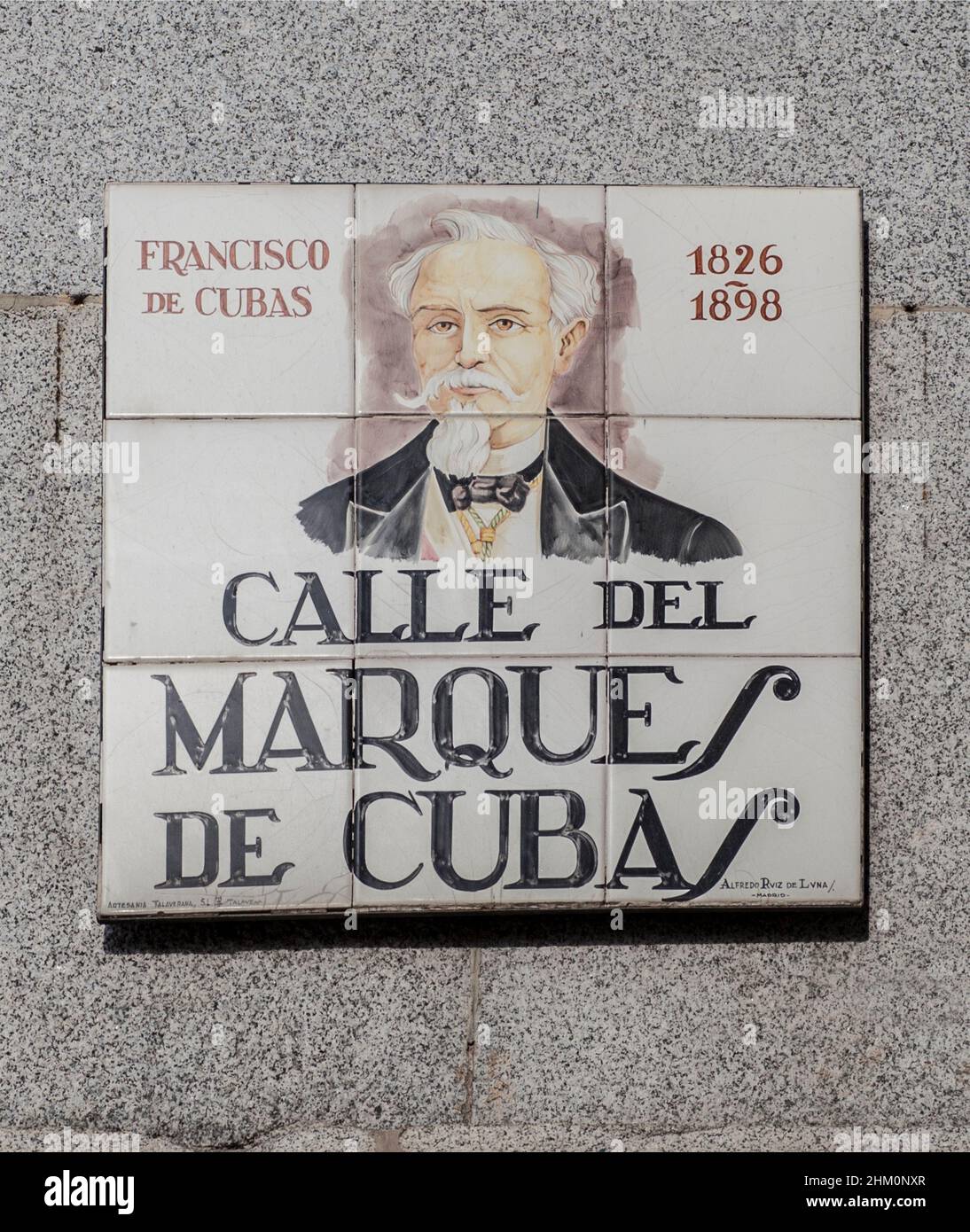 Plaque de rue Marquis de Cubas, architecte et homme politique espagnol datant du 19th siècle. Peint par Ruiz de Luna. Madrid, Espagne Banque D'Images