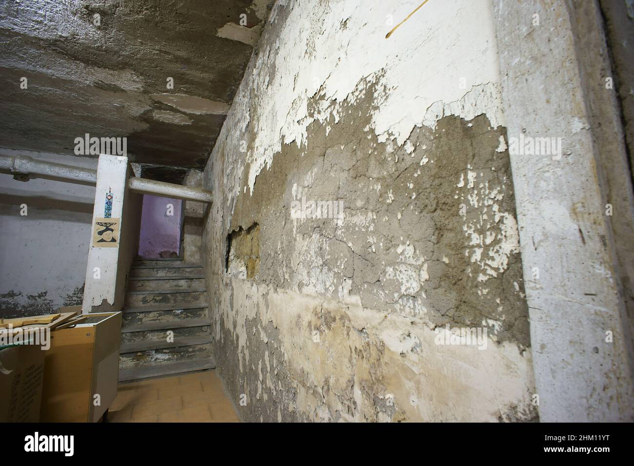 Les chambres sont endommagées par des infiltrations d'eau dans les murs Banque D'Images