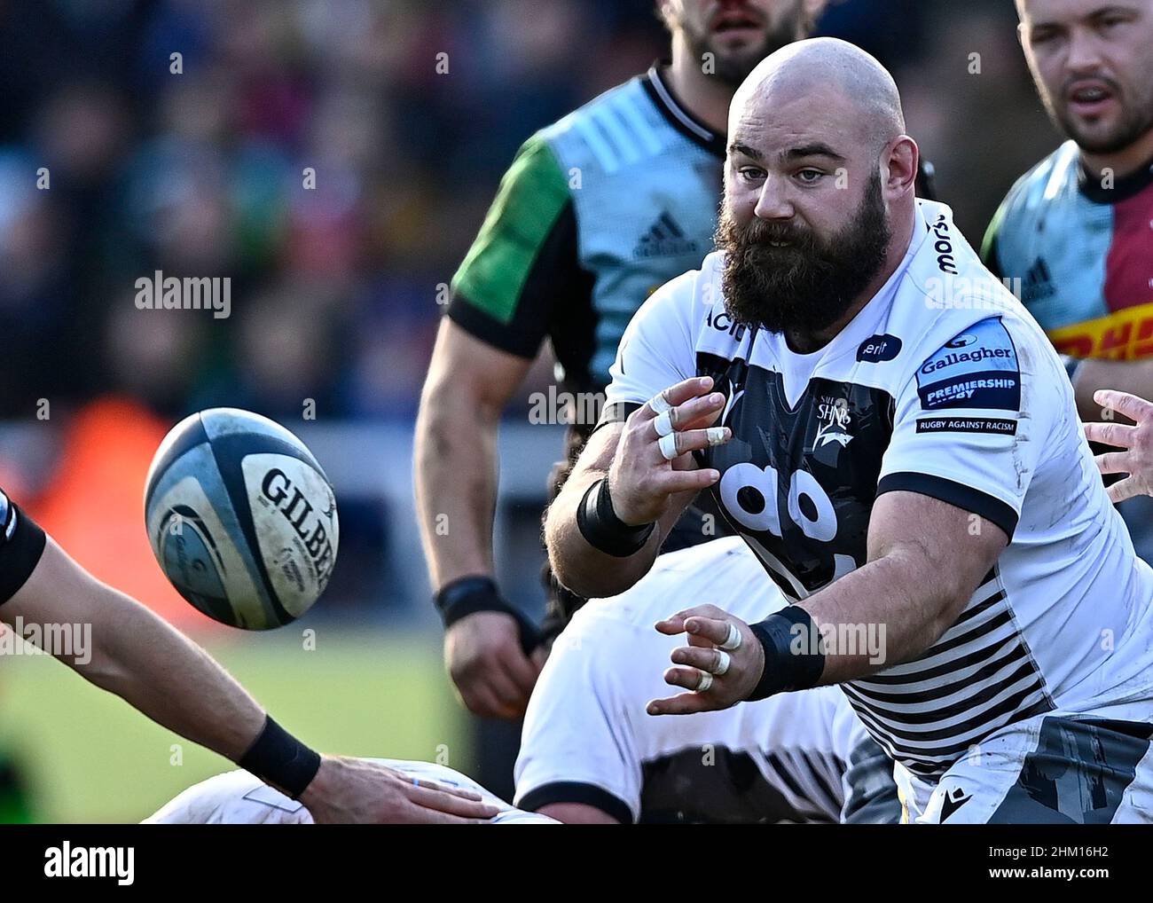Twickenham, Royaume-Uni.06th févr. 2022.Rugby, premier ministre.Harlequins V sale Sharks.La fonction Stiop.Twickenham.Joe Jones (sale Sharks) passe lors du match de rugby Harlequins V sale Sharks Gallagher Premiership.Credit: Sport en images/Alamy Live News Banque D'Images