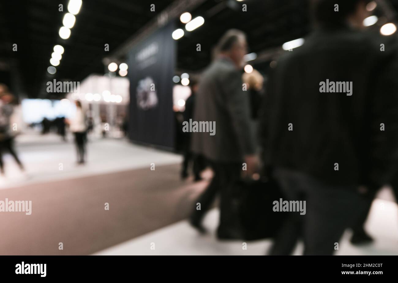 Contexte générique des visiteurs du salon avec effet de flou appliqué Banque D'Images