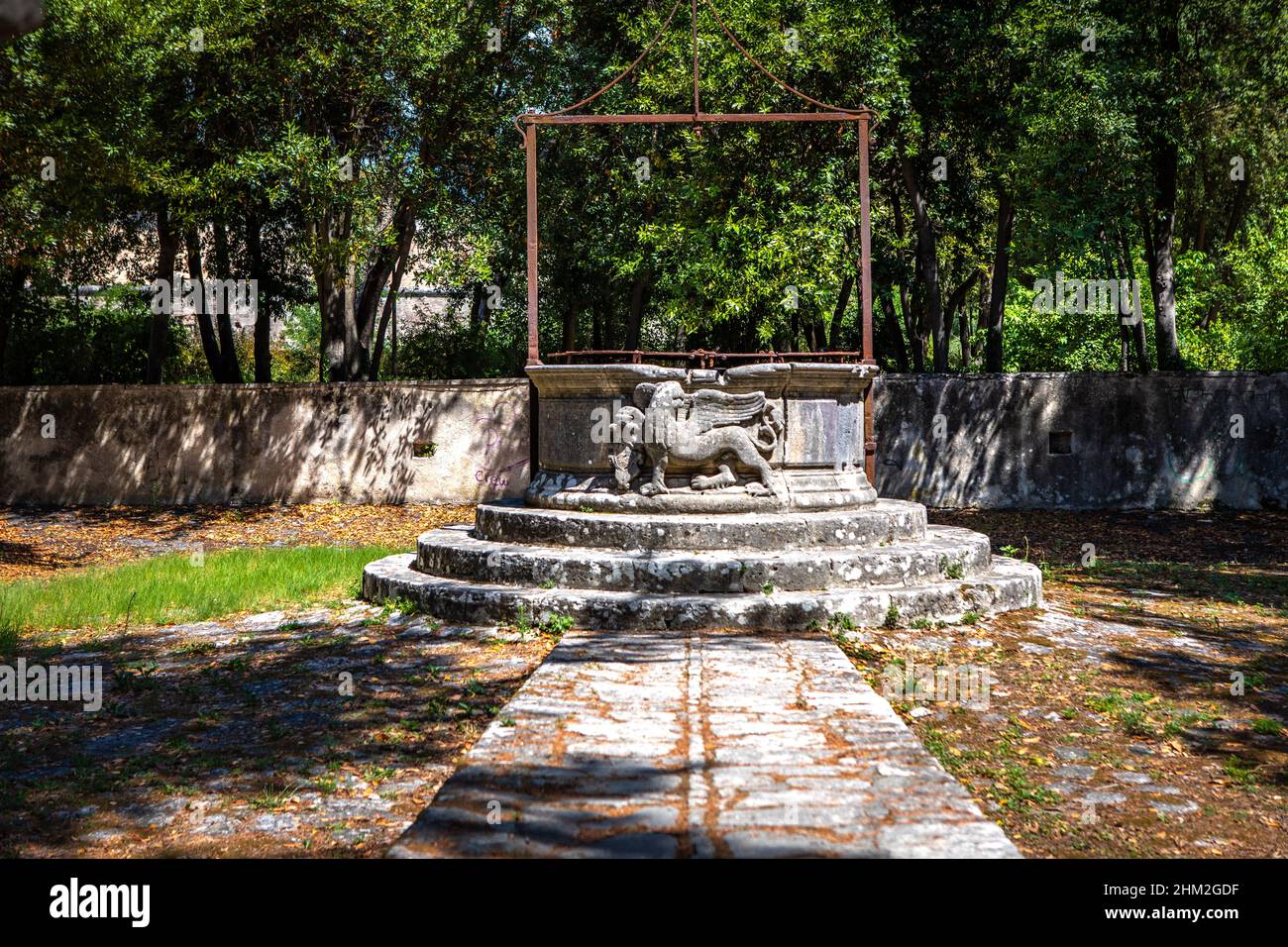 Zadar, Croatie - août 2021. Puits historiques anciens comme symbole de la  ville de Zara Photo Stock - Alamy