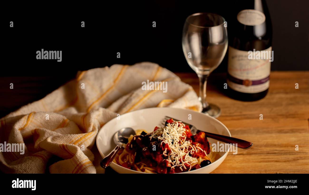 Spaghetti alla Norma, un plat traditionnel de pâtes de Sicile Banque D'Images