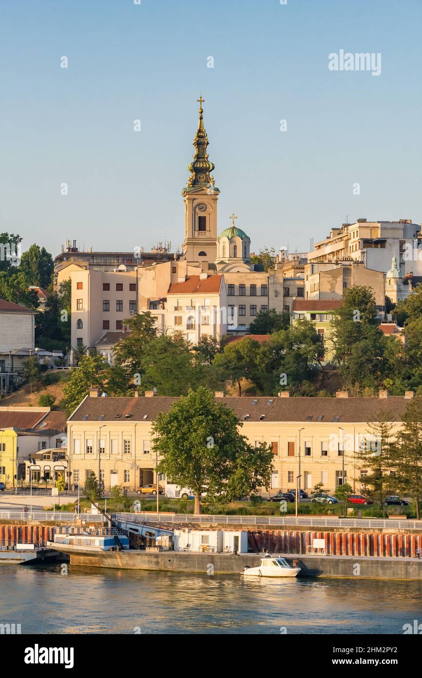 Paysage urbain de Belgrade avec cathédrale et front de mer de la Sava, Serbie Banque D'Images