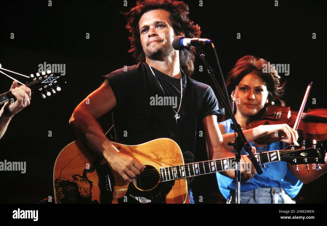 Manor, Texas USA 1986: Le chanteur John Cougar Mellencamp se rend à Farm Aid II près d'Austin. ©Bob Daemmrich Banque D'Images