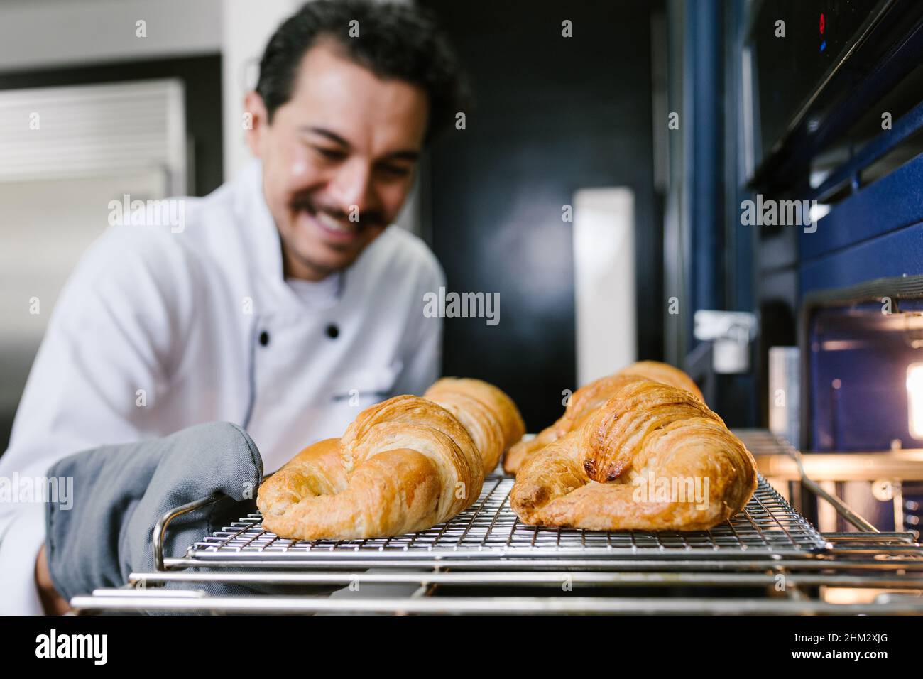 Boulanger et croissants à pâtisserie et pain au four dans la cuisine du Mexique en Amérique latine Banque D'Images