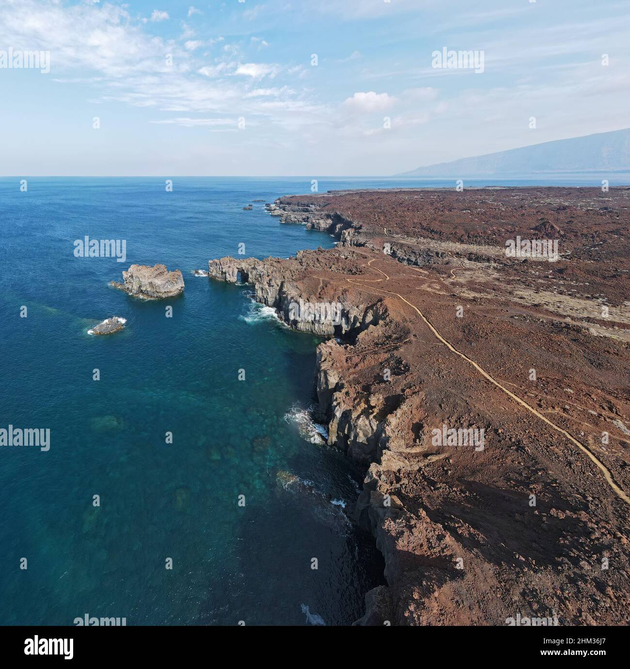 Panorama aérien du sentier côtier de randonnée près de Arco de la Tosca - El Hierro (îles Canaries) Banque D'Images