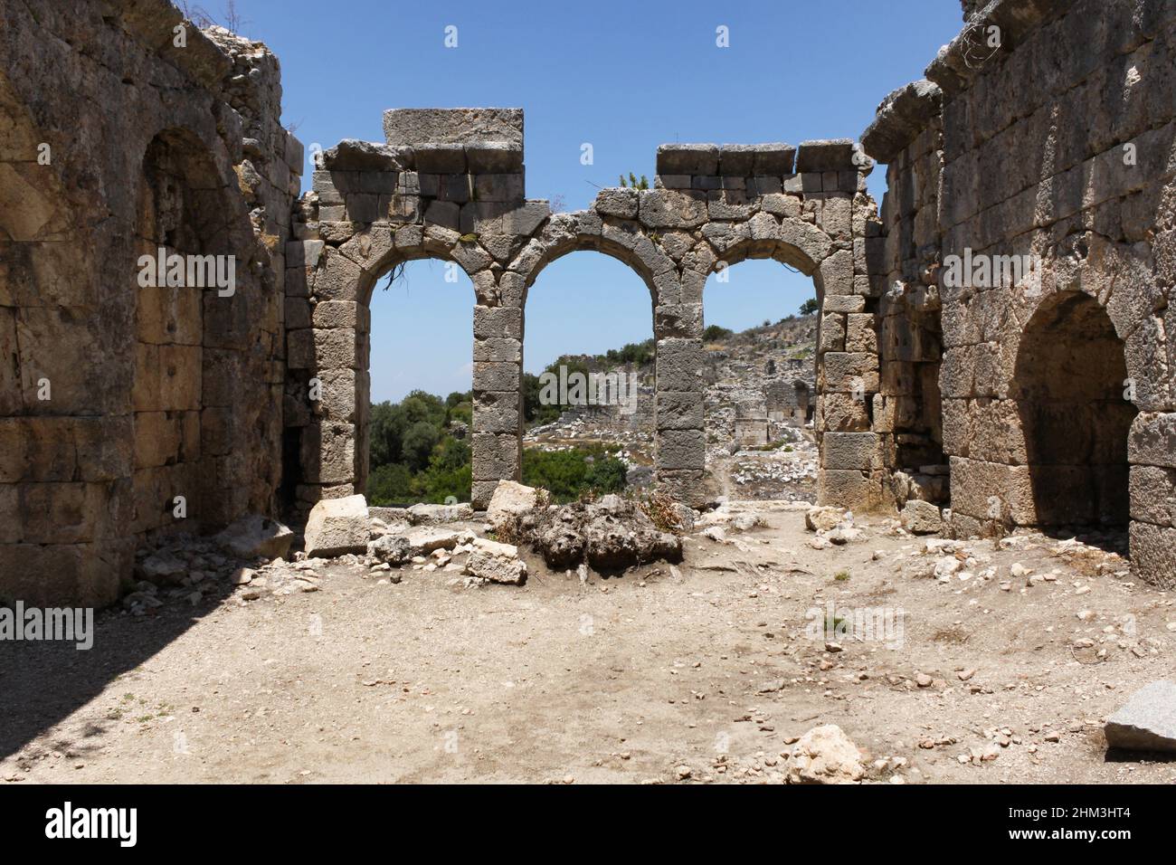 Fethiye, Mugla, Turquie - juin 16 2014 : ruines antiques de Tlos contre ciel ouvert Banque D'Images