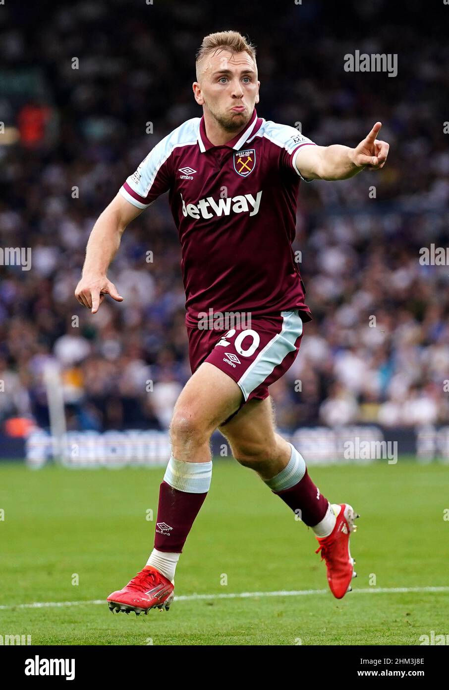 Jarrod Bowen de West Ham United célèbre un but marqué par le Junior Firpo de Leeds United lors du match de la Premier League à Elland Road, Leeds. Date de la photo: Samedi 25 septembre 2021. Banque D'Images