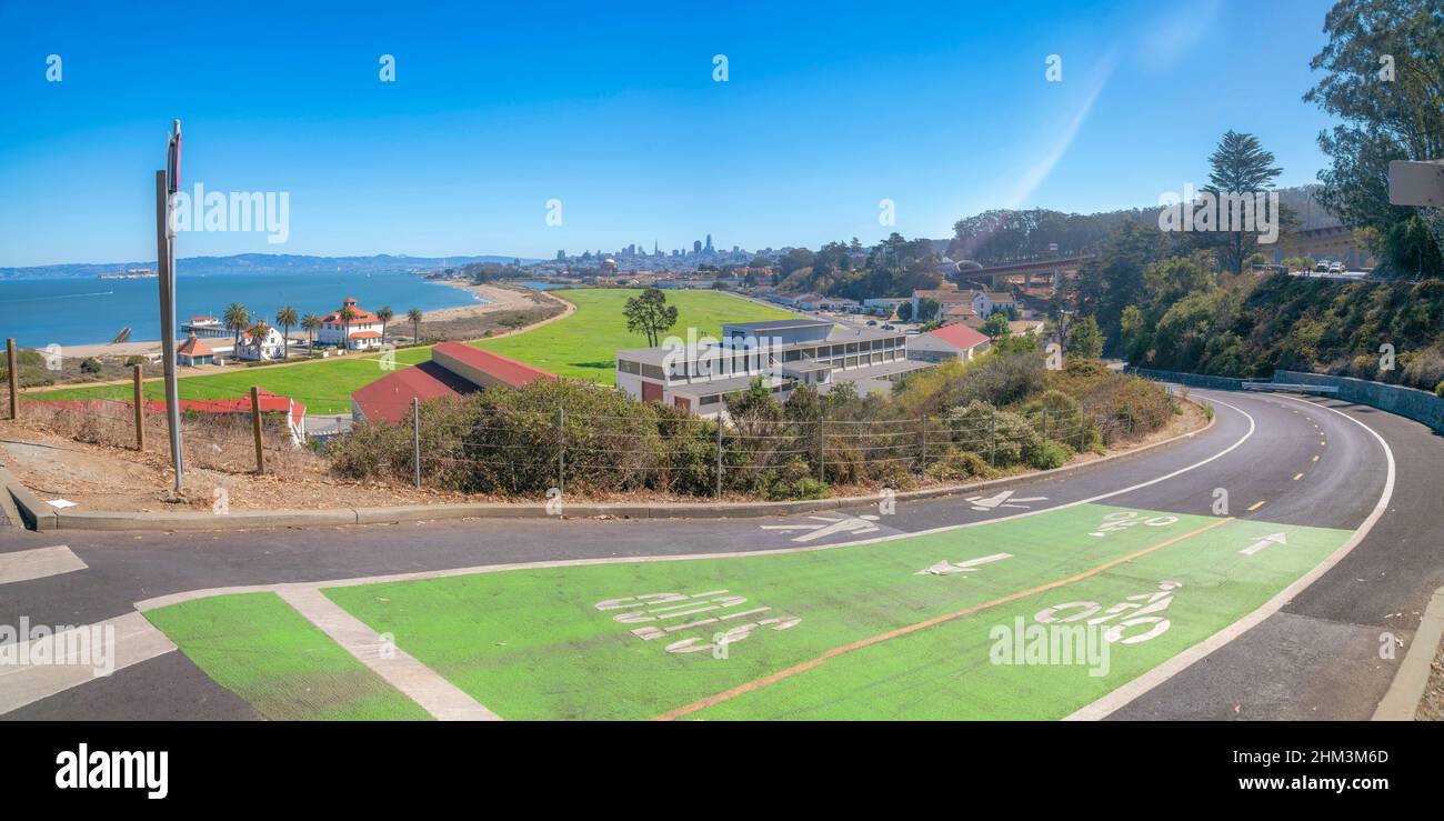 Pistes cyclables et allée à pied avec vue sur la baie de San Francisco, Californie Banque D'Images