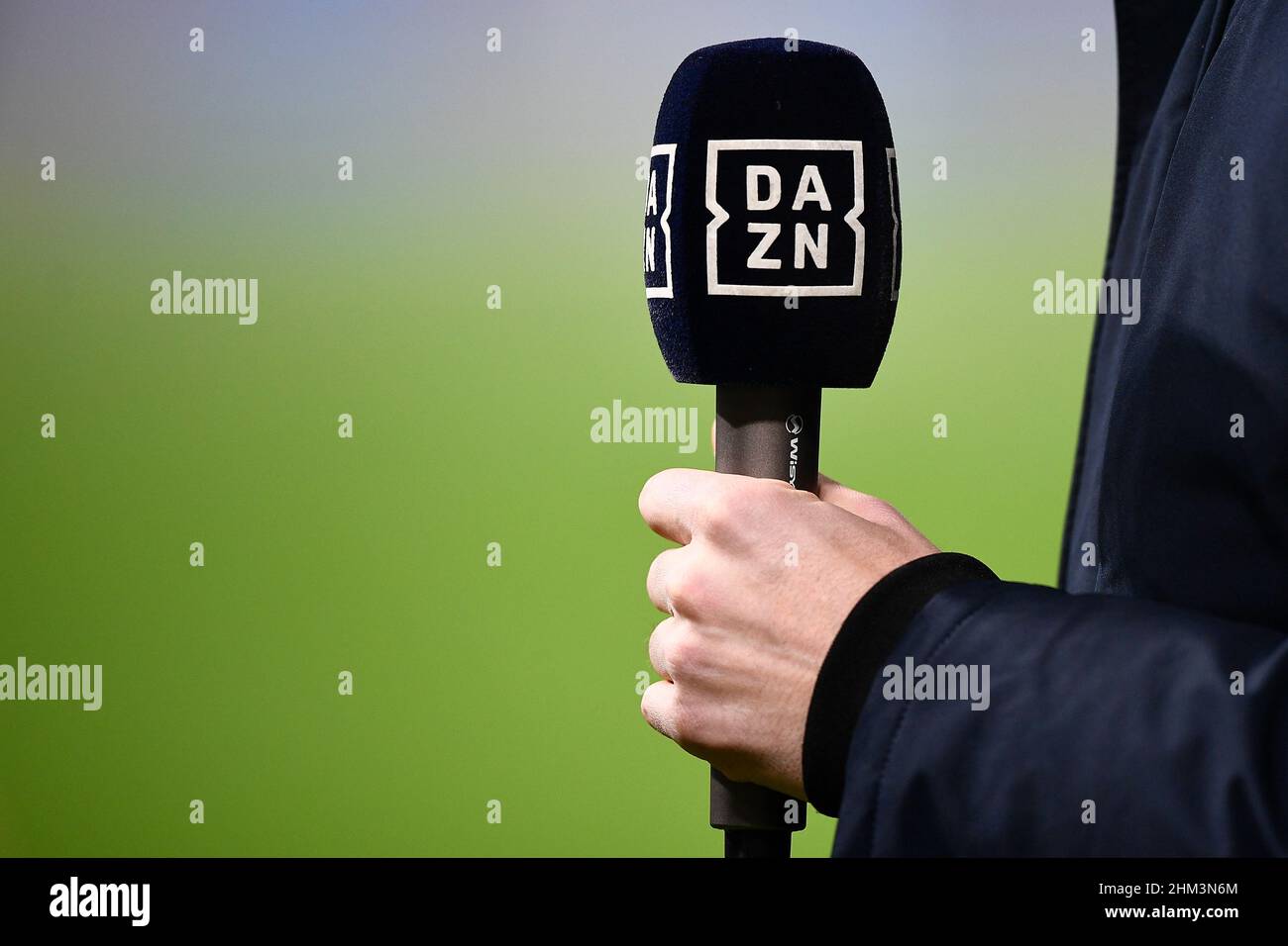Turin, Italie.06 février 2022.Un microphone DAZN est vu avant le match de football Serie A entre Juventus FC et Hellas Verona FC.Credit: Nicolò Campo/Alay Live News Banque D'Images