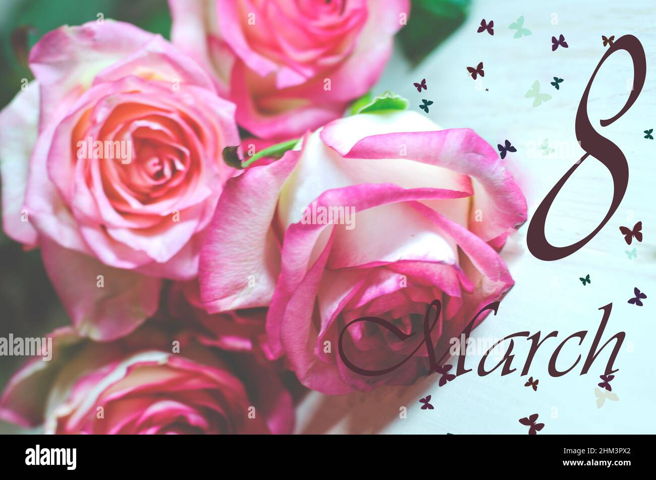 Mars 8 carte de voeux pour la Journée des femmes avec roses et inscription Mars 8 Banque D'Images