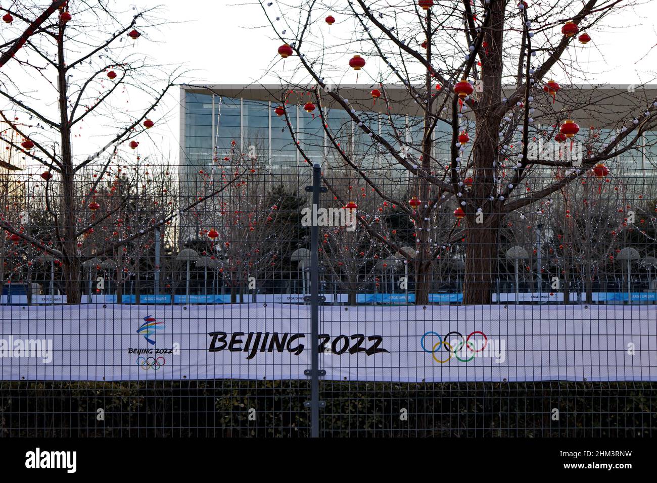 La signalisation avec emblème et slogan des Jeux olympiques d'hiver de Beijing 2022 au parc olympique de Beijing en Chine le 21 février 2022 Banque D'Images
