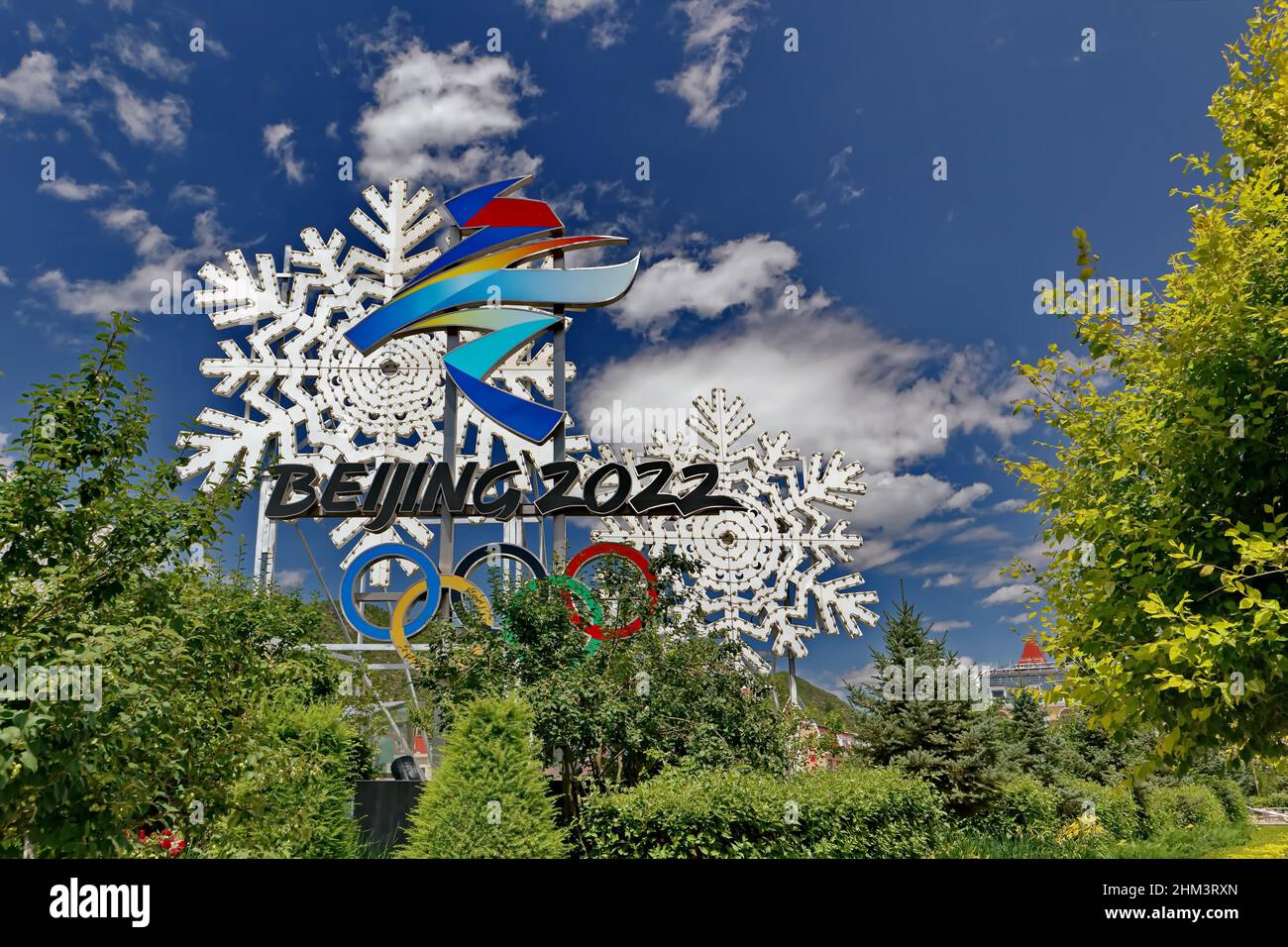 La signalisation avec emblème des Jeux Olympiques d'hiver de Beijing 2022 à Zhangjiakou en Chine le 31 juillet 2021 Banque D'Images