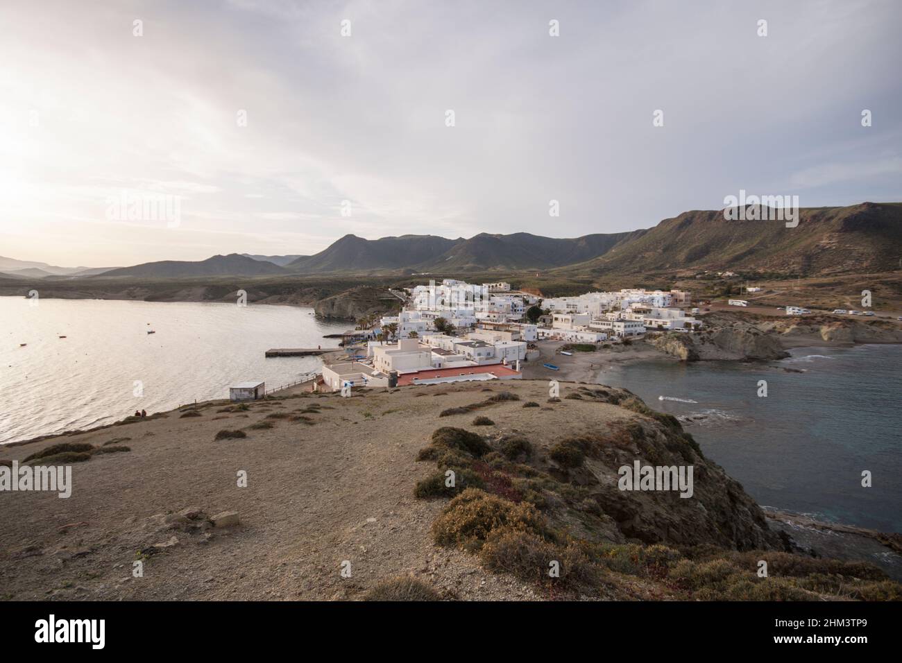 Cabo de gata Espagne. Isleta del Moro, ville de pêche près de Los Escullos, à Cabo de Gata, Almeria, Espagne. Banque D'Images