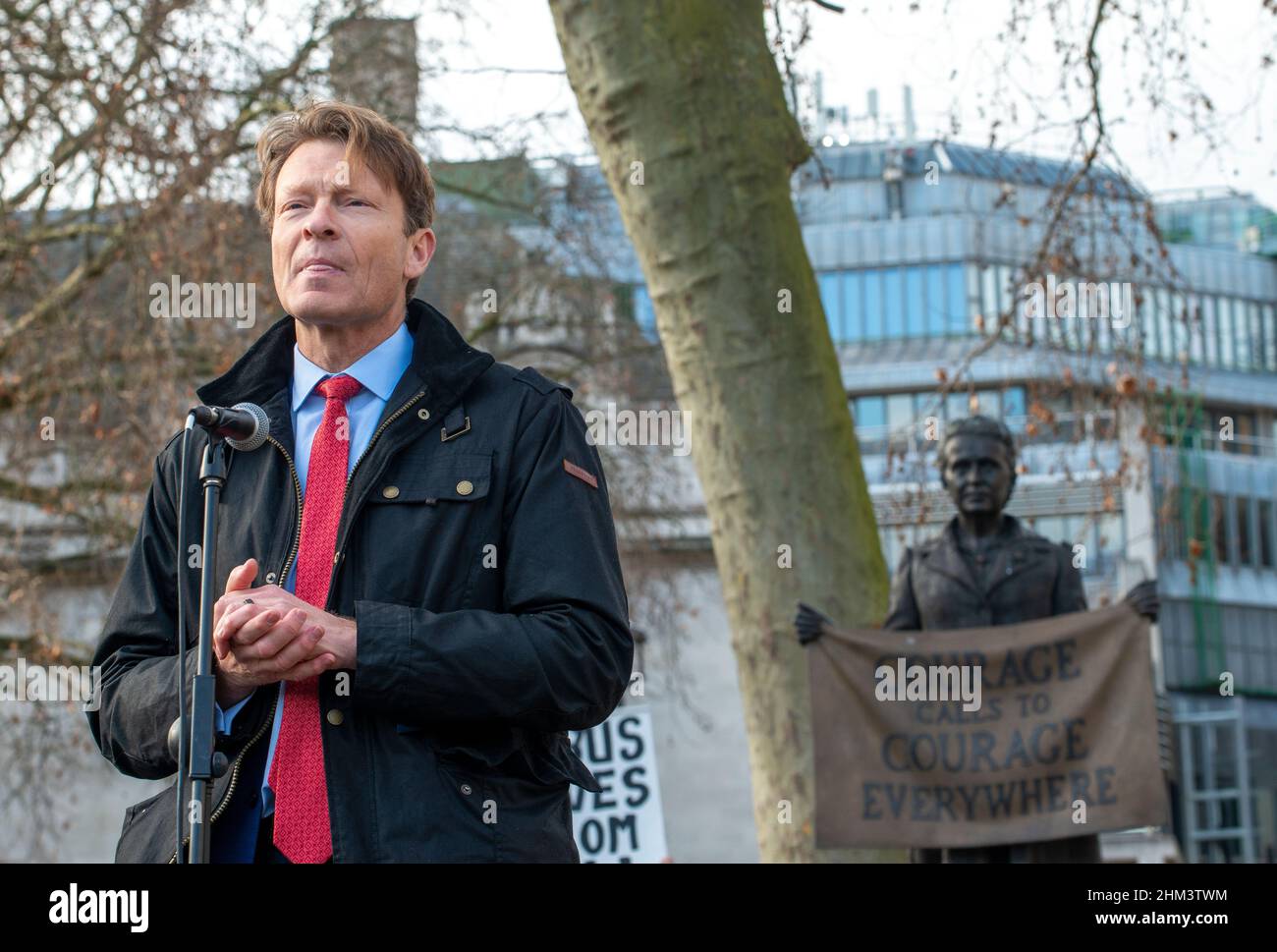 Londres, Royaume-Uni, 5th février 2022. Richard Tice, député du Parti réformiste du Royaume-Uni, se rallie à la place du Parlement, à Londres, pour s'exprimer contre le projet de loi sur les élections du gouvernement conservateur. M. Tice fait campagne pour présenter la représentation proportionnelle à la Chambre des communes à Westminster. Banque D'Images