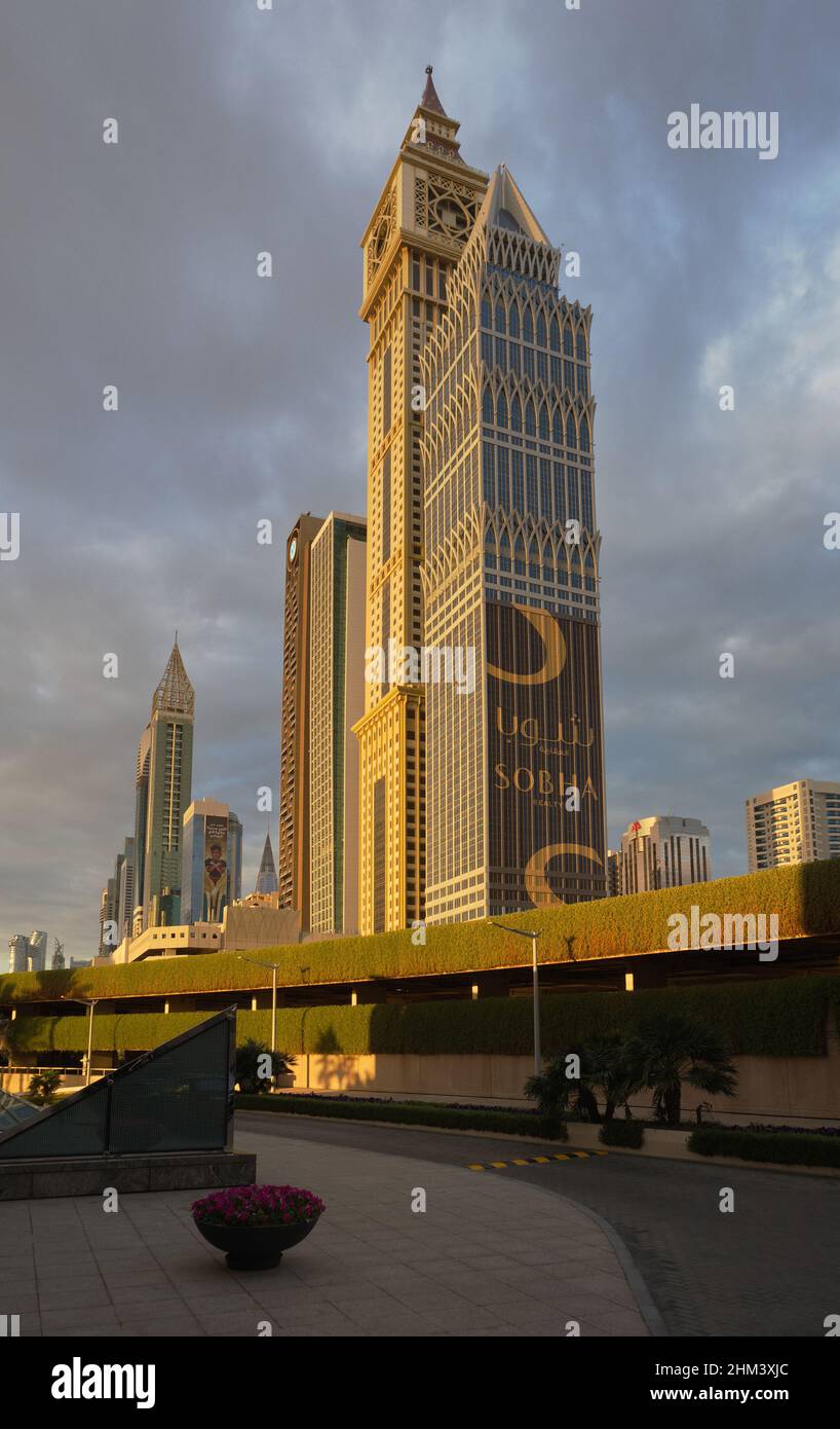 Dubaï, Émirats arabes Unis - 15 janvier 2022 : vue sur les bâtiments environnants depuis l'hôtel Jumeirah Emirates Tower Banque D'Images