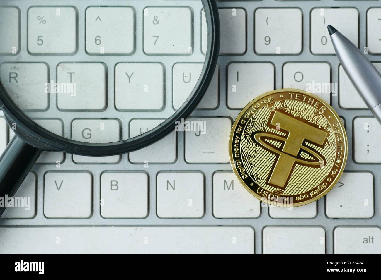 dhaka bangladesh 23 décembre 2021, la crypto-monnaie sur clavier Banque D'Images