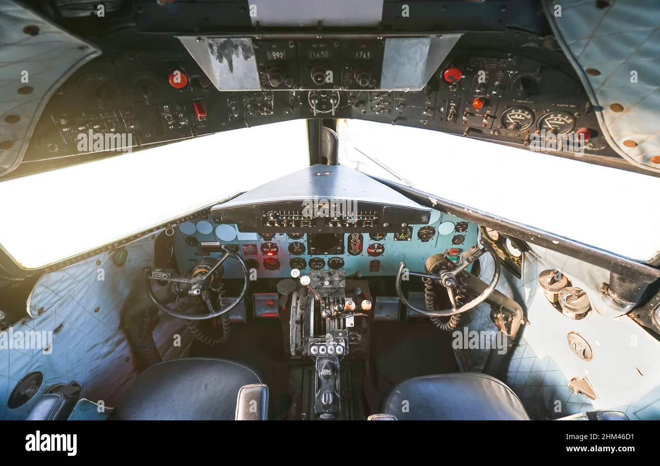 Cockpit de l'ancien avion Douglas DC-3 Dakota également connu sous le nom de C47. Banque D'Images