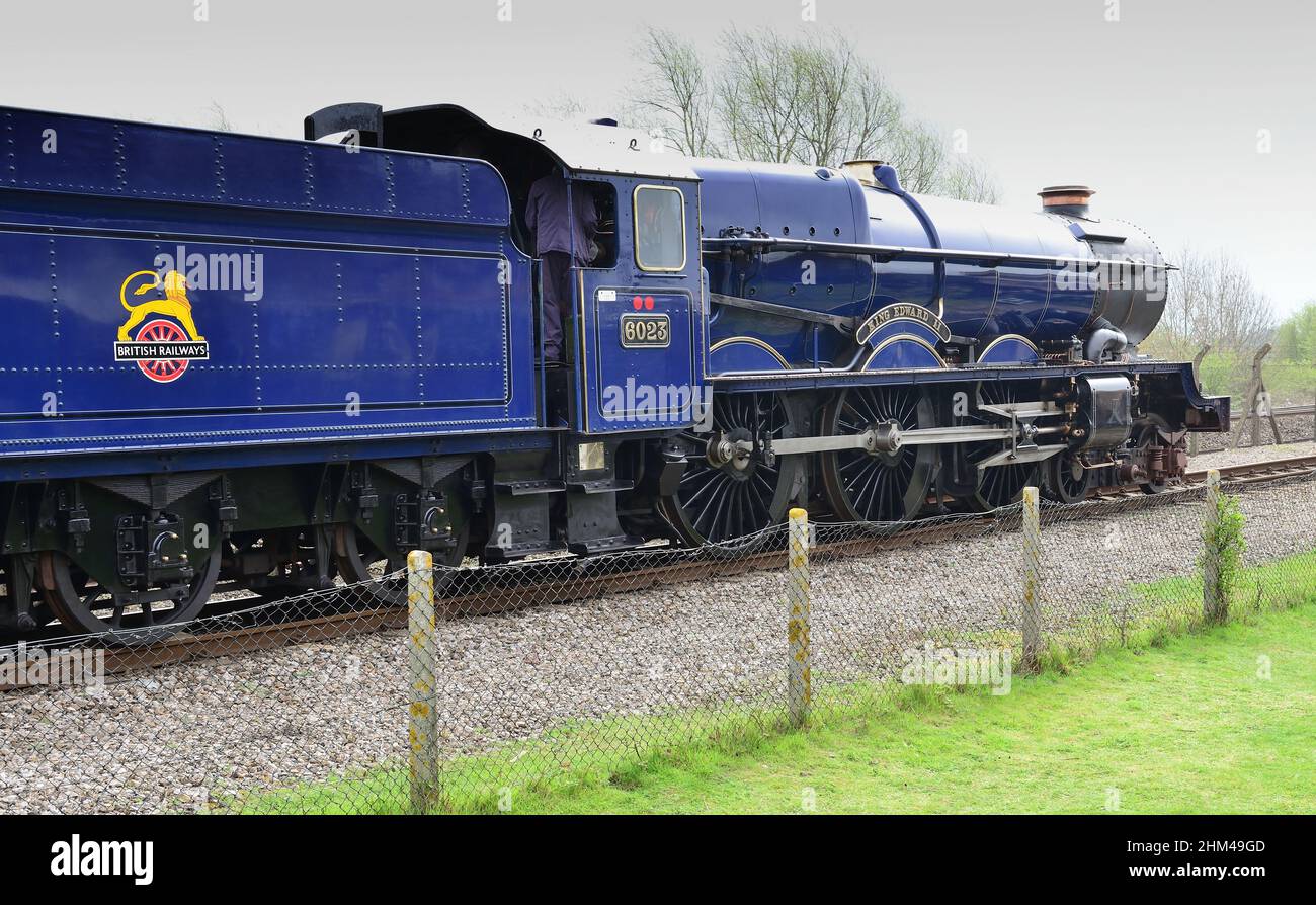 Locomotive à vapeur n° 6023 King Edward II sur la ligne de démonstration lors de l'événement « une fois sur une lune bleue » au Didcot Railway Centre, le 5th avril 2014. Banque D'Images