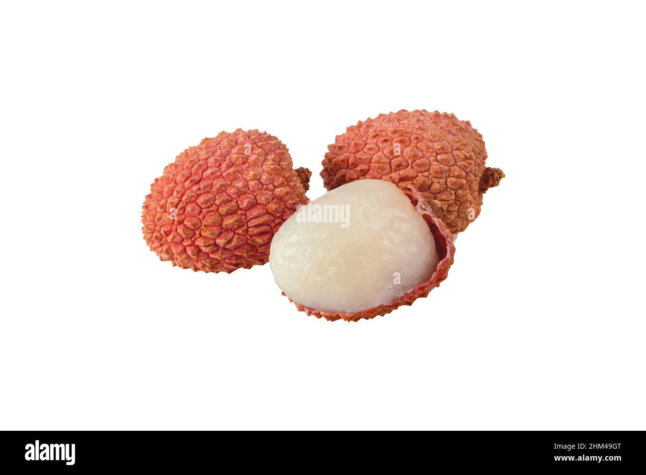 Trois groupes de fruits de lychee isolés sur blanc. Litchi chinensis entier et épluché. Banque D'Images