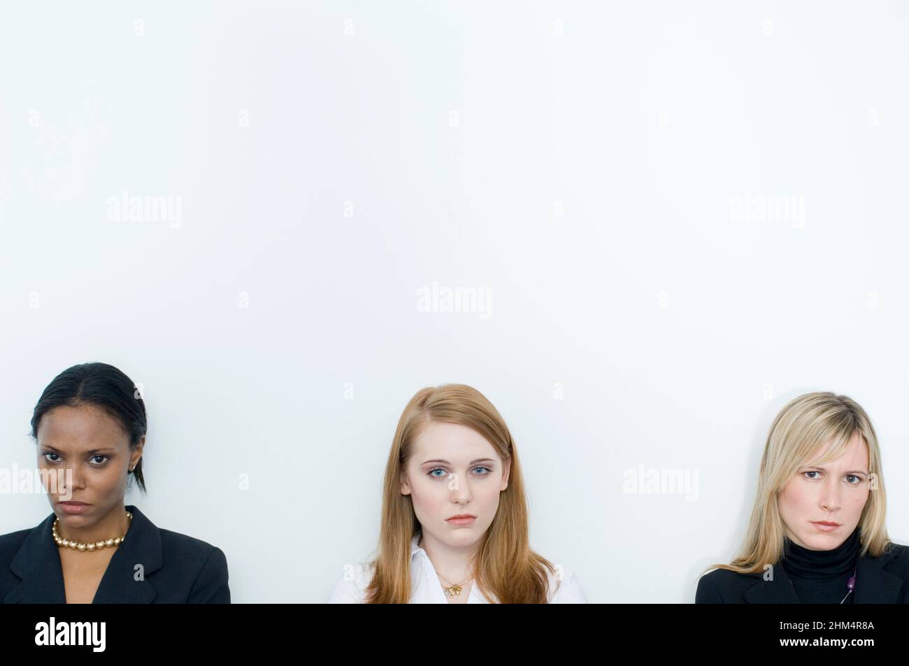 Portrait de trois femmes d'affaires qui ont l'air sérieuses, crédit:Photoshhot Creative / Stuart Cox / Avalon Banque D'Images
