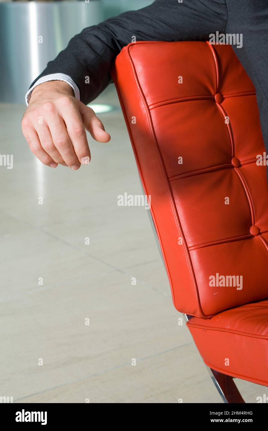 Gros plan d'Une main humaine sur Un canapé, Credit:Photohot Creative / Stuart Cox / Avalon Banque D'Images