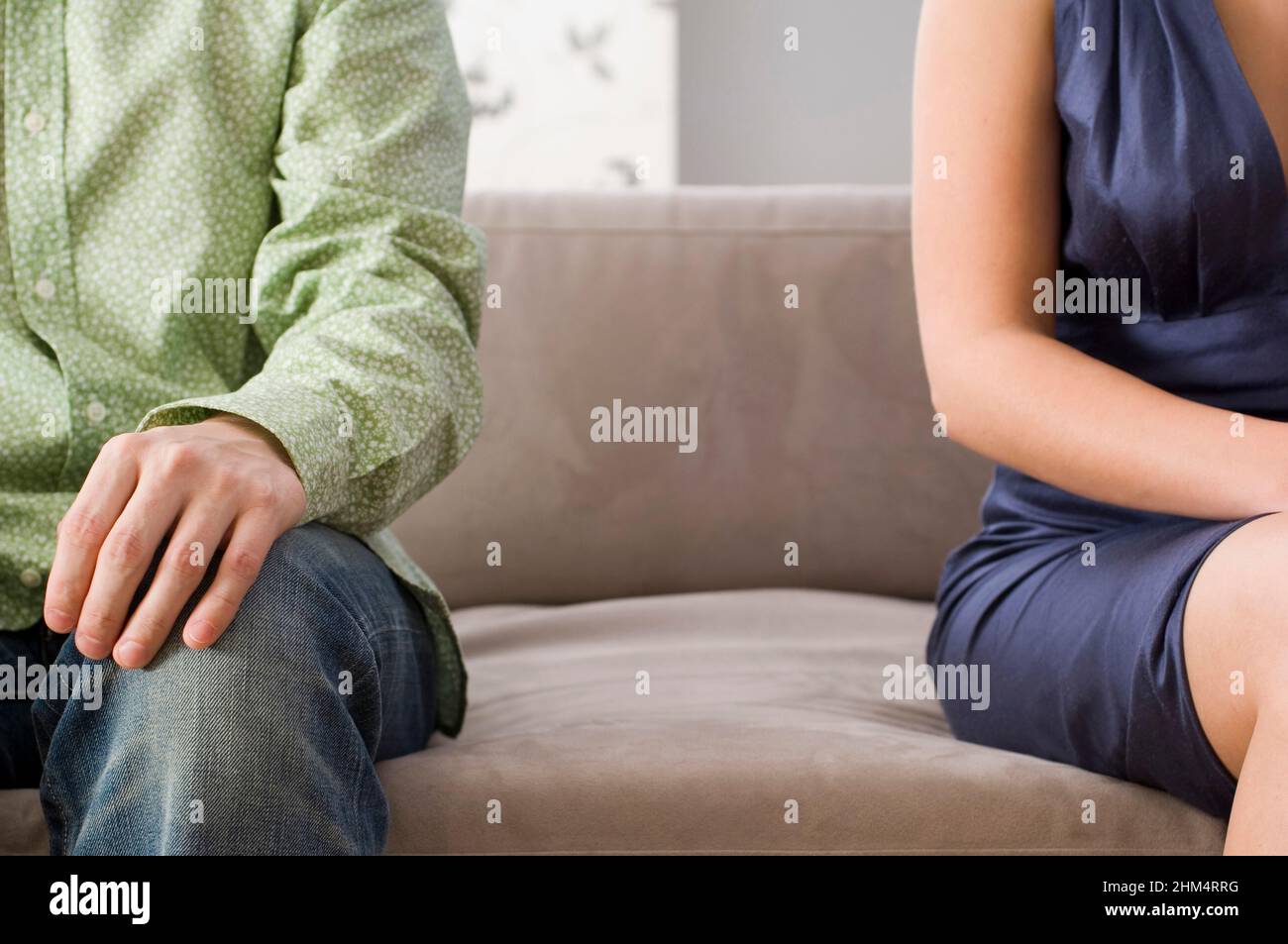 Détail, Homme, Femme, assis, Couch,Crédit : Photoshhot Creative / Stuart Cox / Avalon Banque D'Images