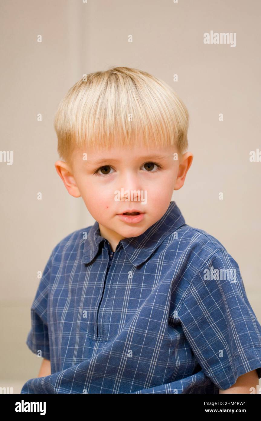 Portrait d'Un garçon en vedette, crédit : Photoshhot Creative / Stuart Cox / Avalon Banque D'Images