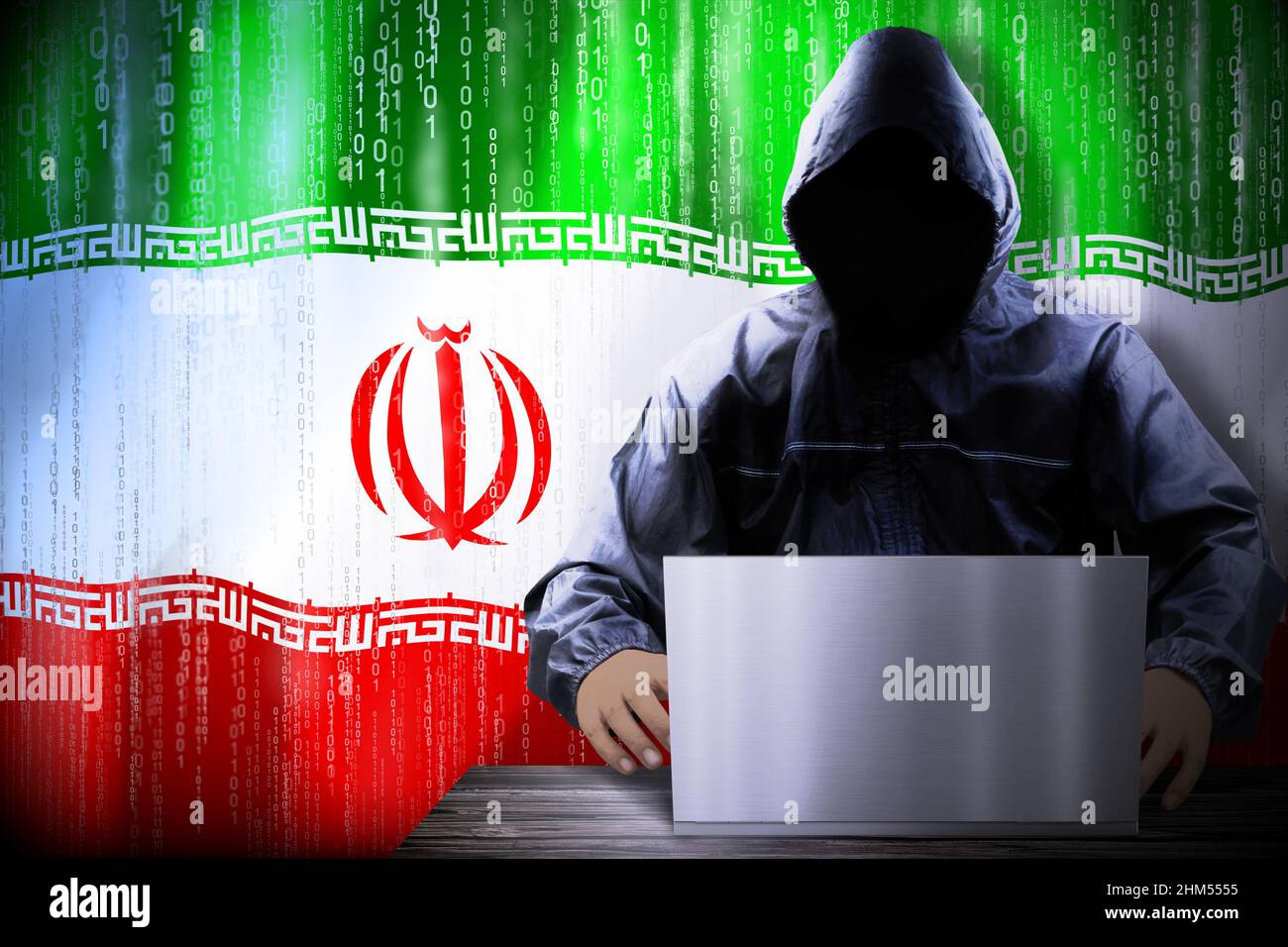 Hacker à capuchon anonyme, drapeau de l'Iran, code binaire - concept de cyber-attaque Banque D'Images