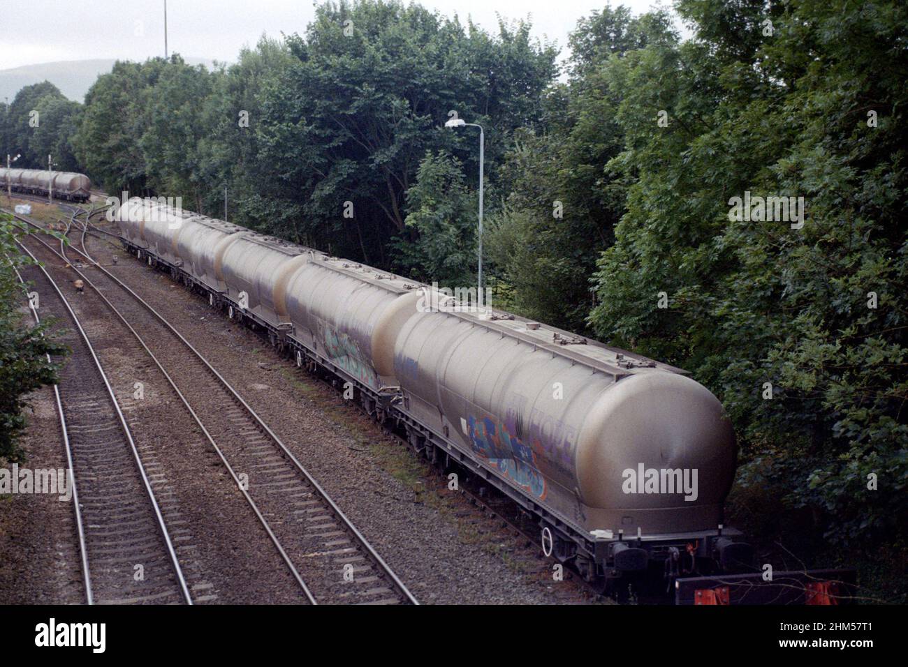 Hope, Royaume-Uni - août 2021: Train de ciment à la voie d'évitement près de la gare de Hope. Banque D'Images