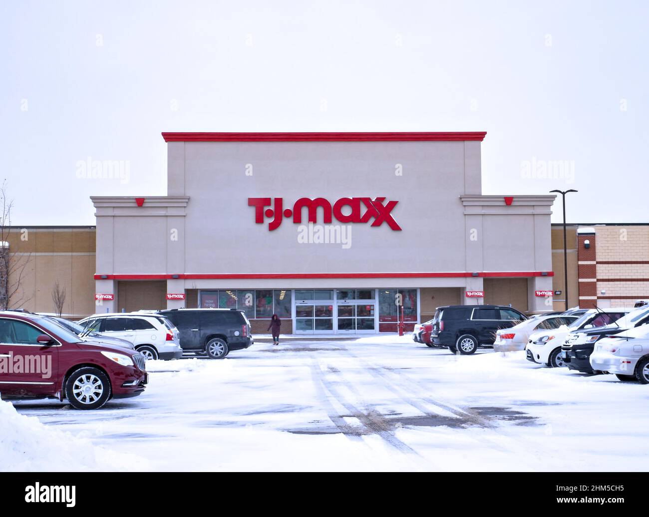 BRAINERD, MN - 9 DEC 2019 : avant du magasin après une tempête de neige hivernale Banque D'Images