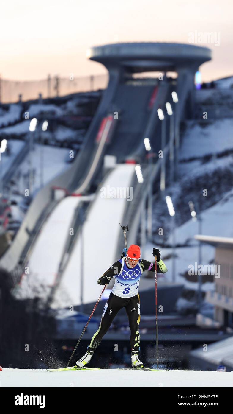 Zhangjiakou, province chinoise du Hebei.7th févr. 2022.Denise Herrmann, d'Allemagne, est en compétition pendant le biathlon féminin 15km au Centre national de biathlon de Zhangjiakou, dans la province de Hebei, dans le nord de la Chine, le 7 février 2022.Credit: Jiang Hongjing/Xinhua/Alay Live News Banque D'Images