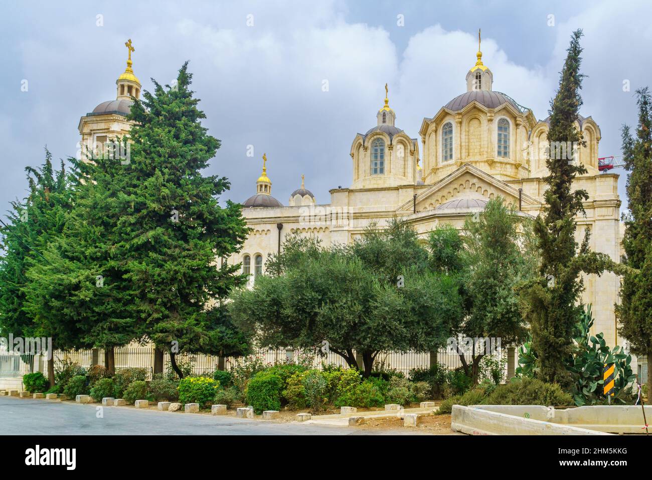 Vue sur la cathédrale russe orthodoxe de la Sainte Trinité, qui fait partie du complexe russe, à Jérusalem, en Israël Banque D'Images