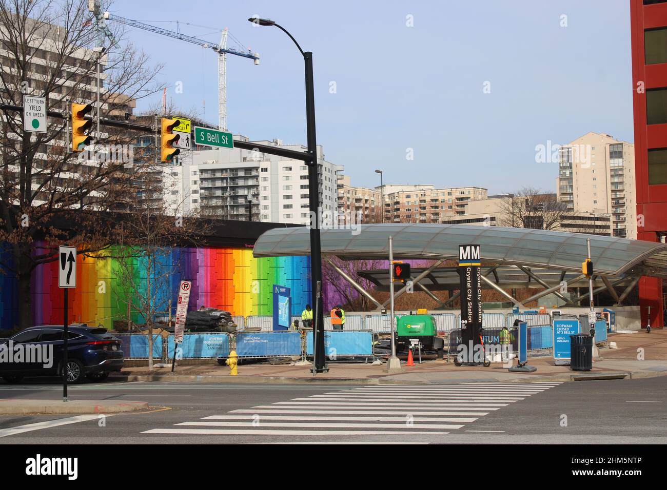 Sortie de la station de métro Crystal City, avec travaux environnants Banque D'Images