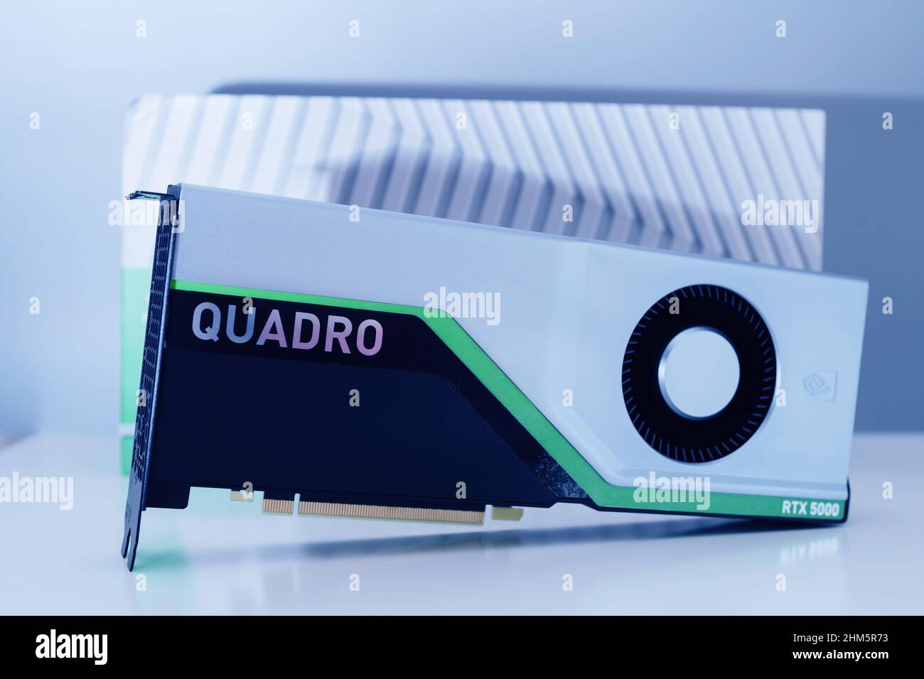 Paris, France - 28 mars 2019 : projet phare de la nouvelle carte gpu vidéo Nvidia Quadro RTX 5000 basée sur la microarchitecture Turing, et avec tracé de rayons en temps réel Banque D'Images